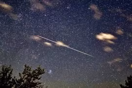 Làm cách nào để ngắm được mưa sao băng Perseids vào đêm nay 12/8?