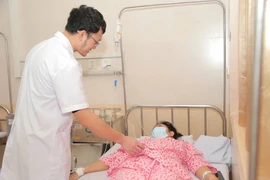 Cắt bỏ khối u buồng trứng "khủng" cho bệnh nhân 44 tuổi