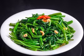 Rau muống giúp thanh nhiệt, loại bỏ độc tố nhưng cần lưu ý cách ăn