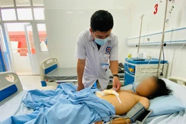 Giành sự sống cho bé 11 tuổi sốc đa chấn thương do tai nạn giao thông