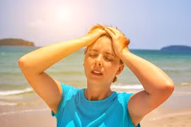 Mẹo giảm đau đầu khi thời tiết nắng nóng