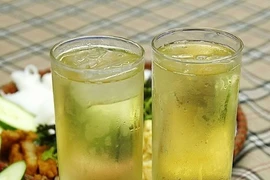 Ai nên hạn chế uống trà đá?