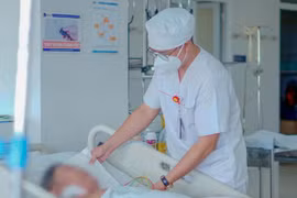 Sốc phản vệ sau khi ăn tôm, bác sĩ mách cách phòng tránh