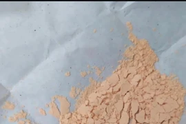 Chữa nấm miệng bằng "thuốc cam", bé trai 2 tuổi nguy kịch