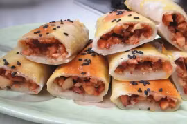 Bánh nếp cuộn lạc thơm ngon ngọt bùi, nhâm nhi ngày trời lạnh