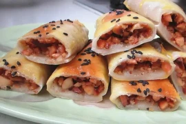 Bánh nếp cuộn lạc thơm ngon ngọt bùi, nhâm nhi ngày trời lạnh