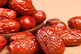 Táo đỏ cực bổ dưỡng nhưng 3 nhóm thực phẩm không nên ăn cùng