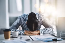 Thói quen xấu của người làm văn phòng "âm thầm" gây tổn thương thận