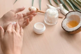 Bí quyết giữ da tay mềm mại suốt mùa đông