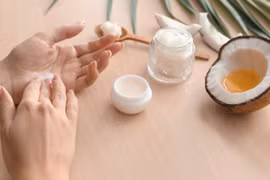 Bí quyết giữ da tay mềm mại suốt mùa đông