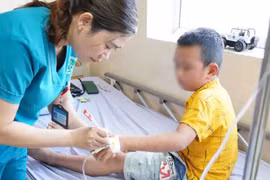 Đột nhiên xuất hiện ban sẩn đỏ toàn thân, đi khám mắc nhiễm khuẩn đường ruột