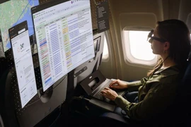 Hệ thống Spacetop có thể chiếu màn hình 100 inch bằng công nghệ AR?