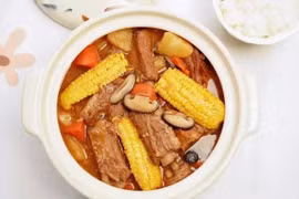 Hôm nay ăn gì: Sườn heo hầm rau củ thanh ngọt, ai ăn cũng khen 