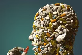 Tác hại tiềm ẩn của thói quen "tự ý mua và sử dụng thuốc"