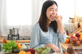 "Điểm mặt" 5 thời điểm ăn uống dễ gây tích mỡ, tăng cân