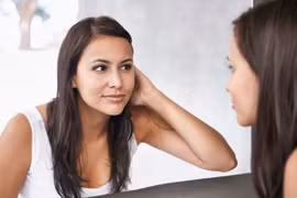 Dấu hiệu trên khuôn mặt cảnh báo tình trạng sức khỏe của bạn