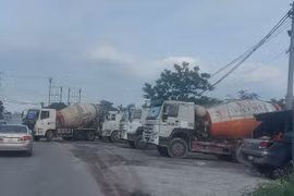 Trạm trộn bê tông không phép ở Phúc Thọ, Hà Nội: Xử lý sao?