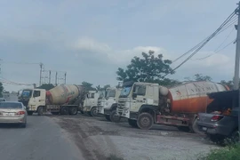 Trạm trộn bê tông không phép ở Phúc Thọ, Hà Nội: Xử lý sao?
