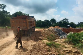 Đồng Hỷ, Thái Nguyên: Ai khai thác “đất lậu” xung quanh khu vực đền Đá Thiên?