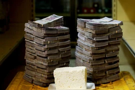 Cận cảnh nơi tiền vứt đầy đường không ai buồn nhặt