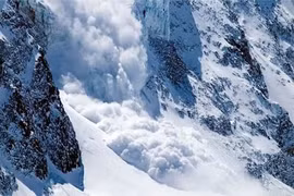 Video: Kinh hoàng cảnh tuyết lở nuốt chửng các lều, trại trên núi