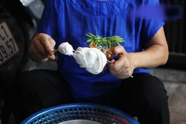 Video: Món ăn vặt khiến thế hệ 8x không thể quên 