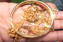 Video: Tạm giữ “nữ quái” chuyên mang vàng giả đi bán ở Hà Nội