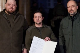 Video: Phản ứng của các bên ra sao khi Ukraine đệ đơn xin gia nhập EU?