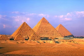 Loạt ảnh hiếm soi rõ bên trong kim tự tháp Ai Cập