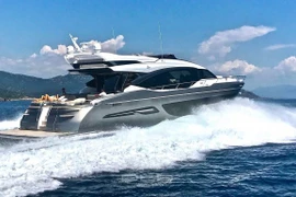 Video: Du thuyền trị giá 7,5 triệu USD bốc cháy dữ dội tại Anh