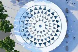 Cận cảnh lắp kính giếng trời khổng lồ tại ga ngầm Bến Thành