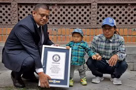 Video: Người lùn nhất Nepal lập kỷ lục Guinness thế giới