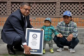 Video: Người lùn nhất Nepal lập kỷ lục Guinness thế giới