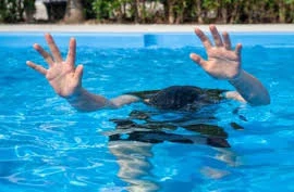 Hà Tĩnh: Một học sinh đuối nước khi tắm ở bể bơi