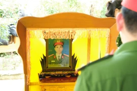 Truy tặng Huy hiệu “Tuổi trẻ dũng cảm” cho Đại uý Trần Trung Hiếu