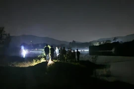 Nghệ An: Lật thuyền đánh cá, 3 bố con đuối nước thương tâm