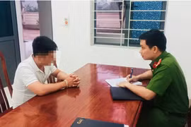 Công an làm việc với các đối tượng “chặt chém” khách gửi xe