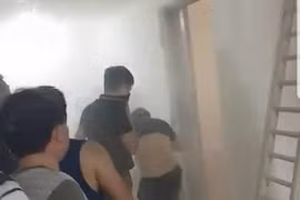 Nghệ An: Căn hộ chung cư bốc cháy, người dân phá cửa dập lửa