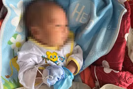 Hà Tĩnh: Một đêm phát hiện 2 trẻ sơ sinh bị bỏ rơi