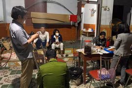 Nghệ An: Đang dùng cơm tối, 5 người đàn ông phải nhập viện