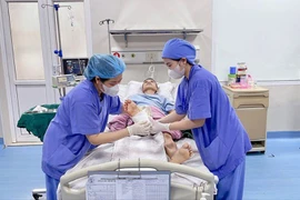 Người đàn ông gần bị đứt lìa cổ bàn chân khi cắt cỏ