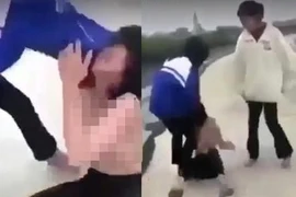 Nghệ An: Nhóm nữ sinh lột áo, đánh bạn vì mâu thuẫn trên mạng