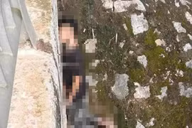 Nghệ An: Nam thanh niên tử vong trong thế treo cổ ở thành cầu