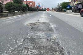 Tạm dừng thu phí tuyến tránh TP Hà Tĩnh nếu chậm sửa chữa