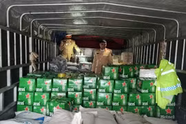 Bắt giữ lượng lớn bia Heineken, rượu ngoại không rõ nguồn gốc