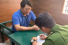 Quảng Bình: Khởi tố đối tượng dùng súng uy hiếp gia đình chủ nợ