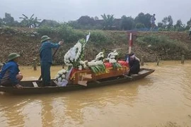 Quặn lòng lễ tang nam sinh bị nước lũ cuốn trôi ở Hà Tĩnh