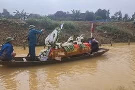 Quặn lòng lễ tang nam sinh bị nước lũ cuốn trôi ở Hà Tĩnh