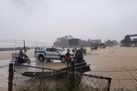 Mưa lũ làm 2 người chết, 1 người mất tích