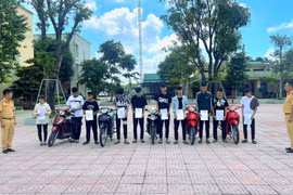 Nhóm “quái xế” lạng lách, đánh võng… để quay TikTok